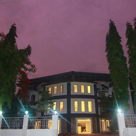 Strand Resort Lonavala Eksteriør billede