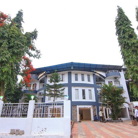 Strand Resort Lonavala Eksteriør billede