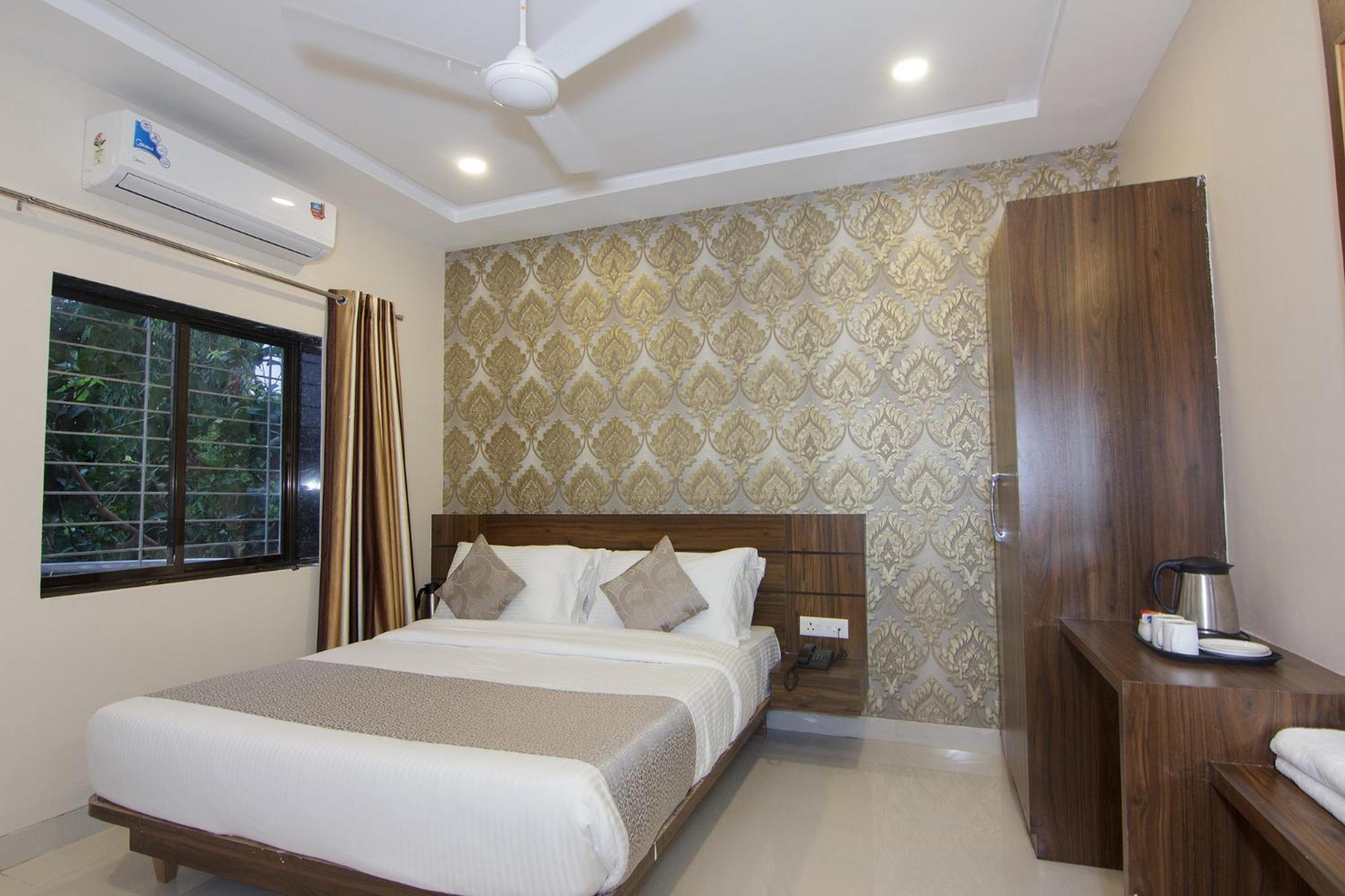 Strand Resort Lonavala Eksteriør billede