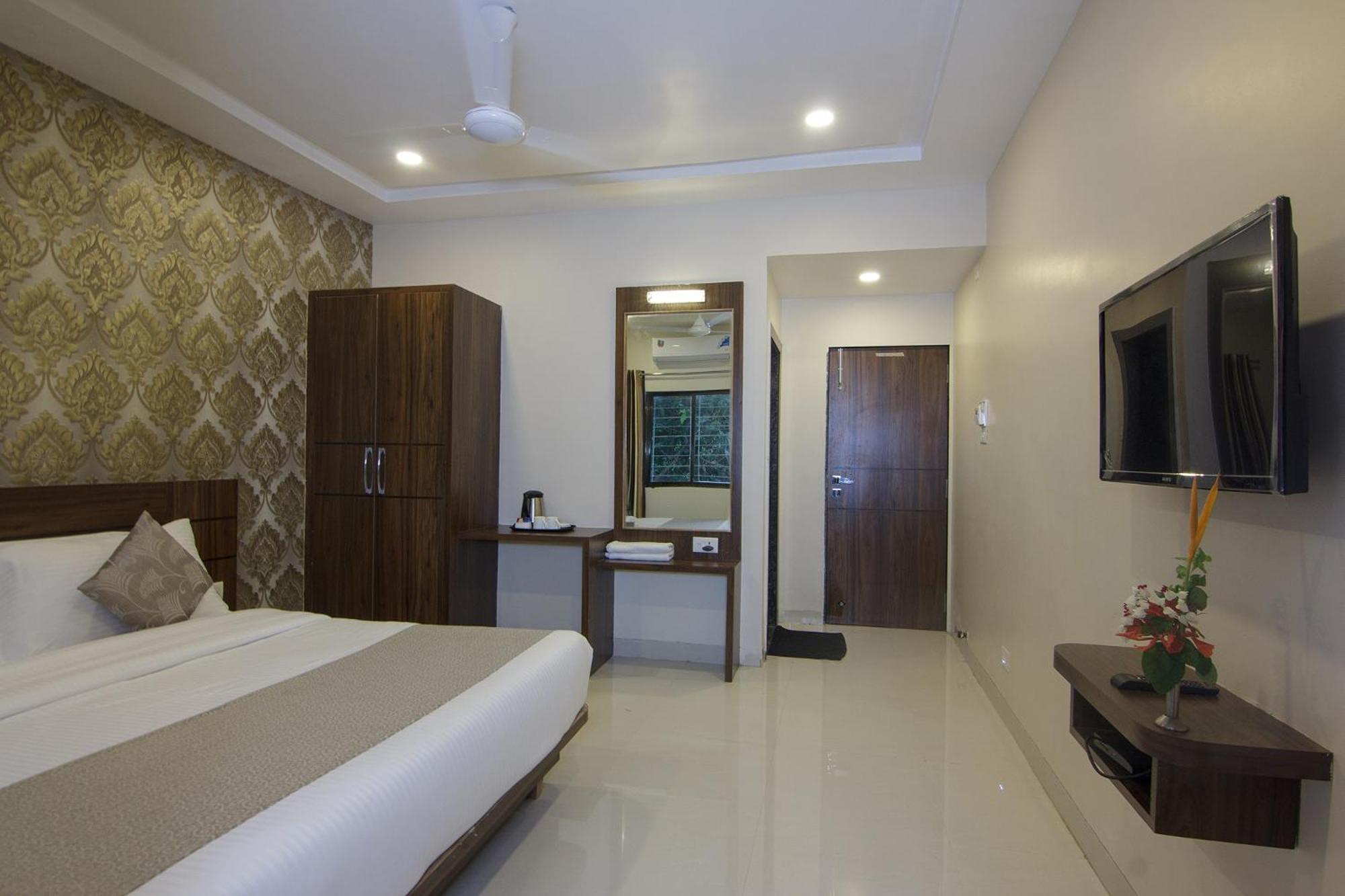 Strand Resort Lonavala Eksteriør billede