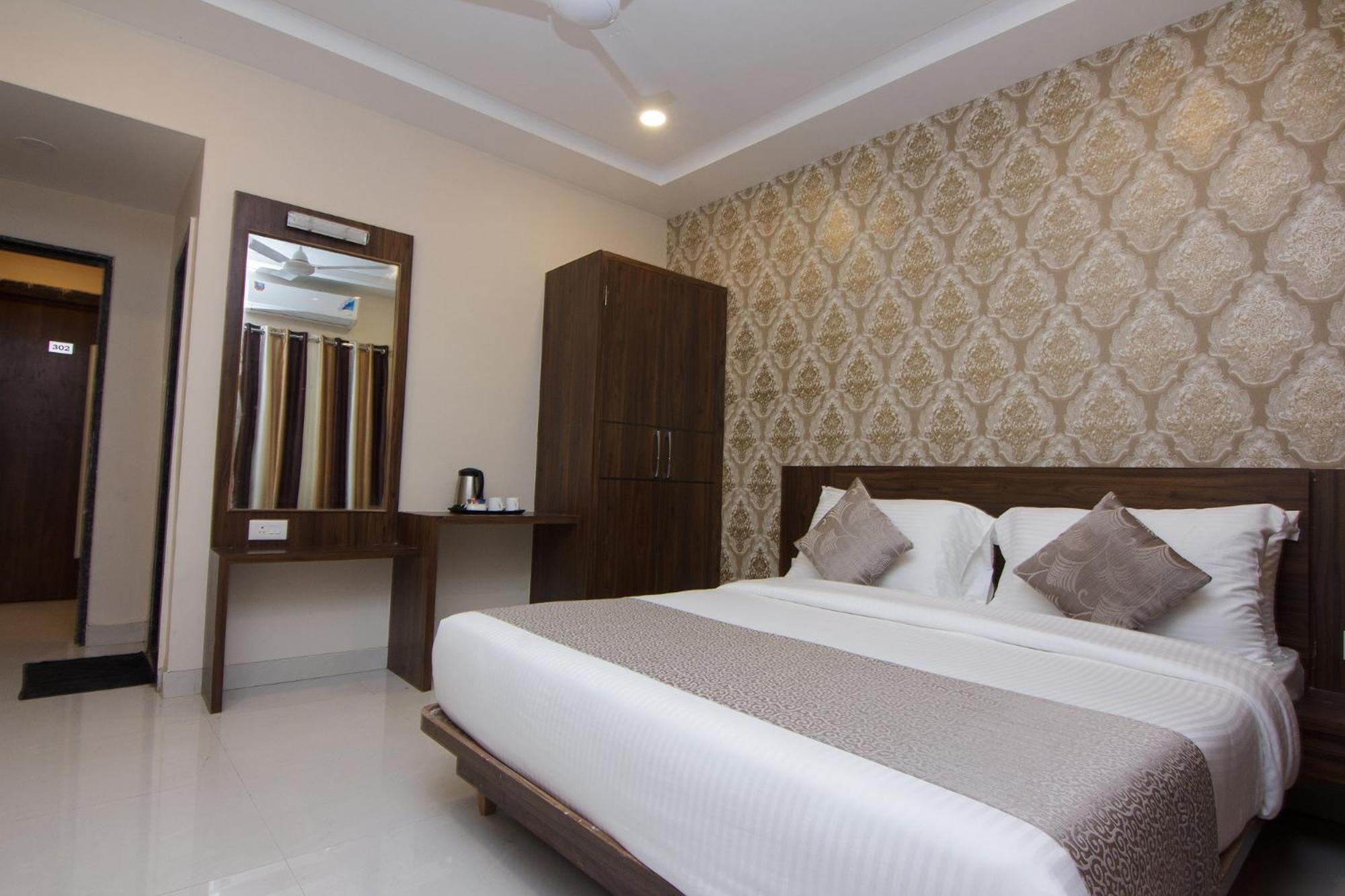 Strand Resort Lonavala Eksteriør billede