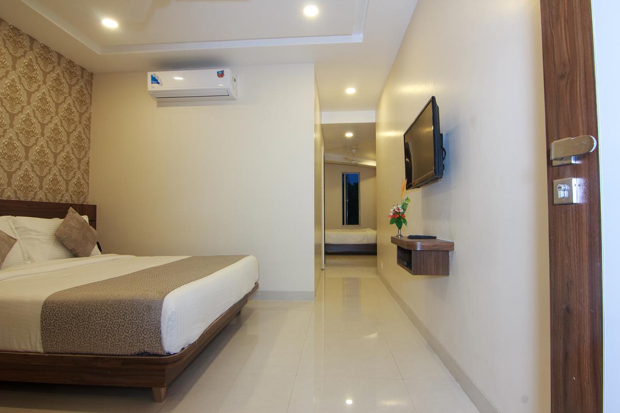 Strand Resort Lonavala Eksteriør billede