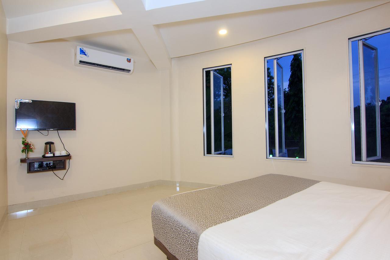 Strand Resort Lonavala Eksteriør billede