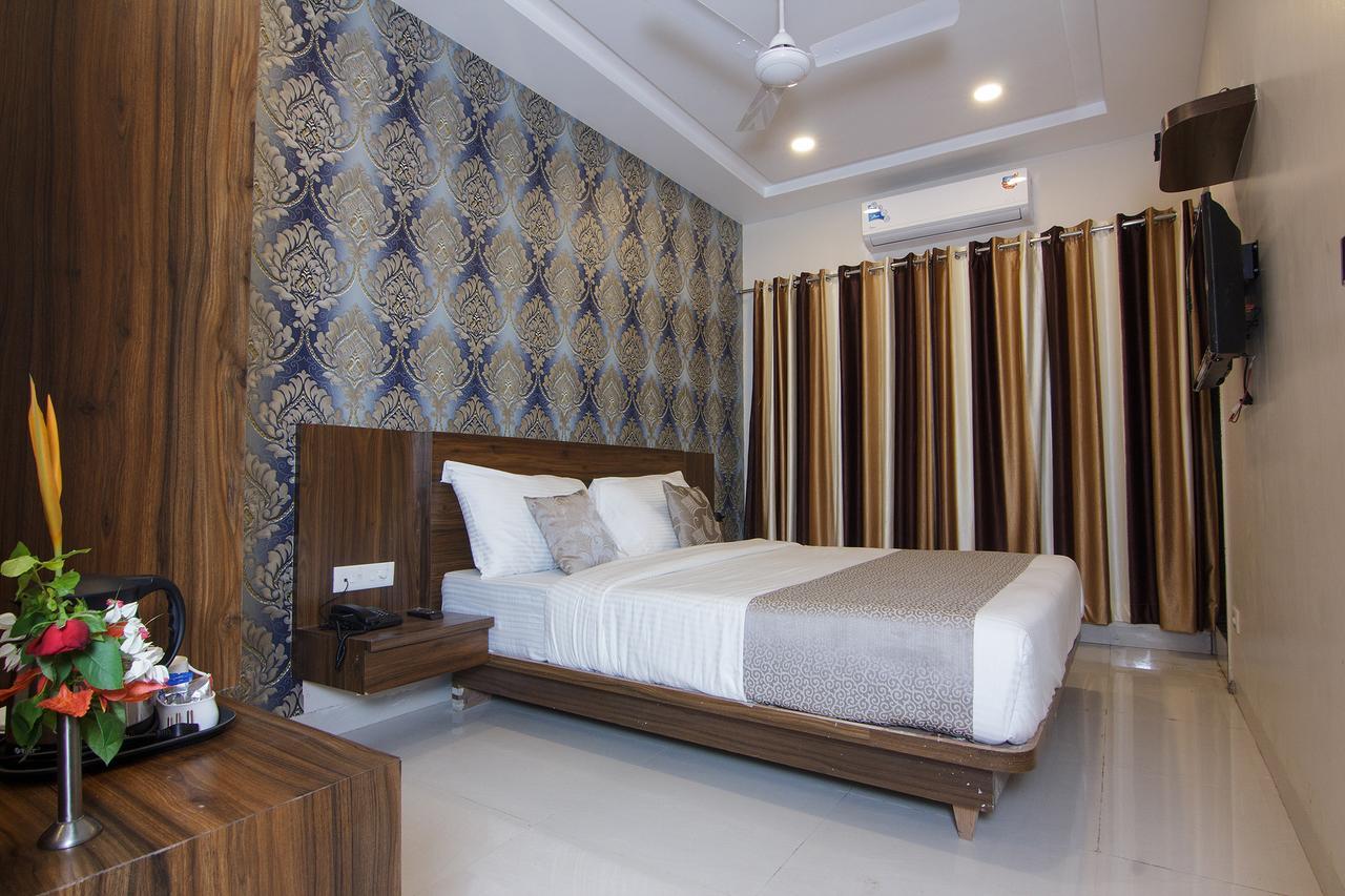Strand Resort Lonavala Eksteriør billede