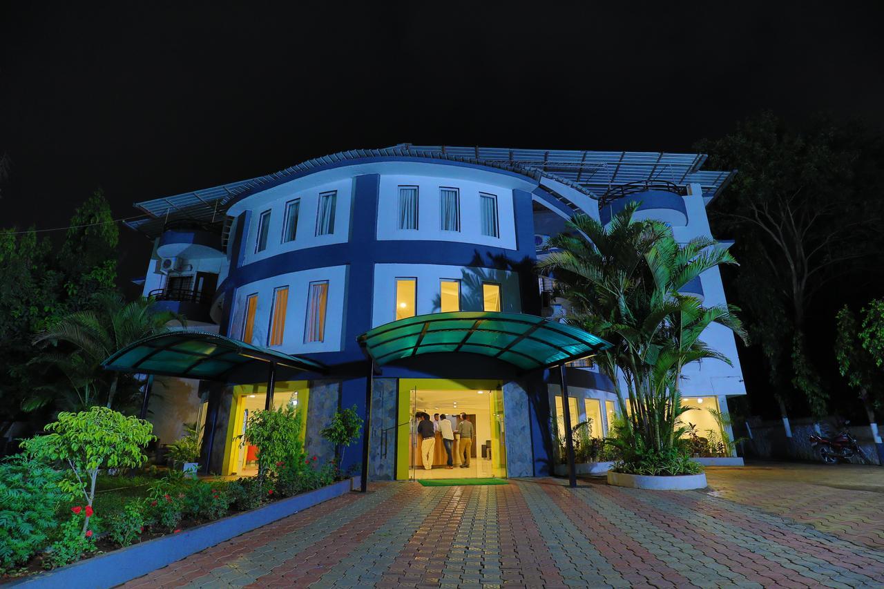 Strand Resort Lonavala Eksteriør billede