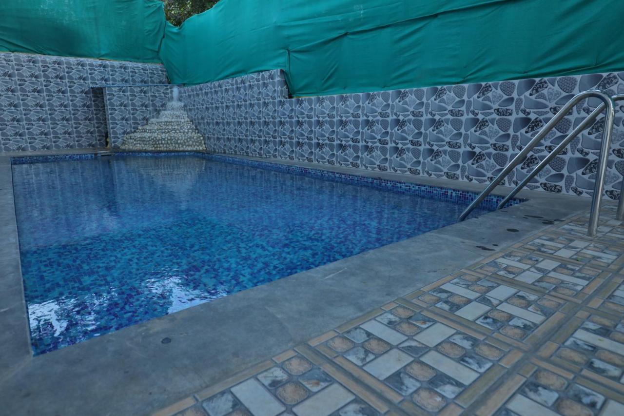 Strand Resort Lonavala Eksteriør billede