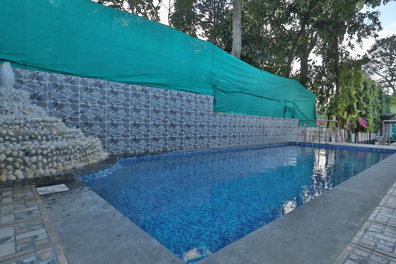 Strand Resort Lonavala Eksteriør billede